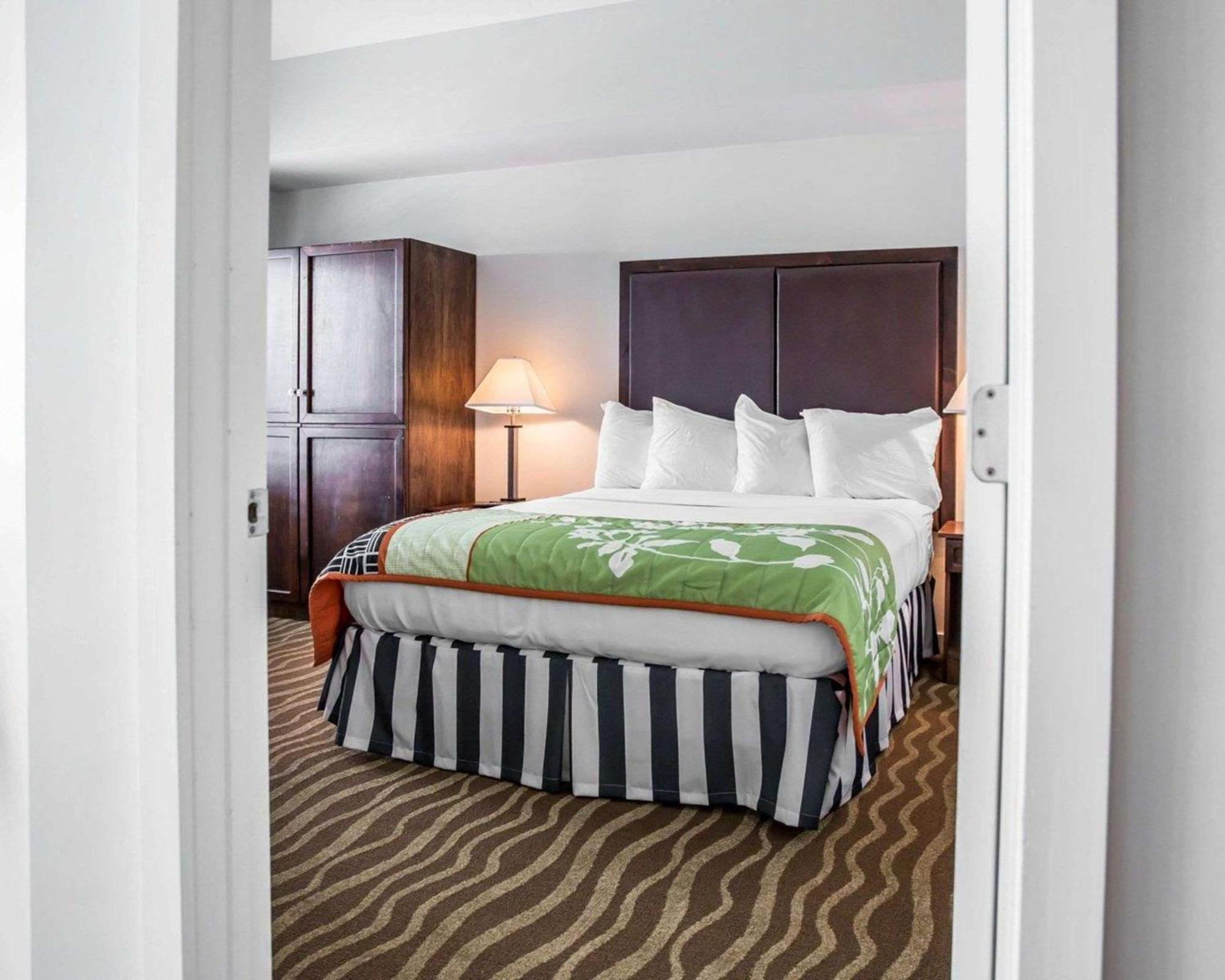 Island Inn & Suites, Ascend Hotel Collection Piney Point Eksteriør billede