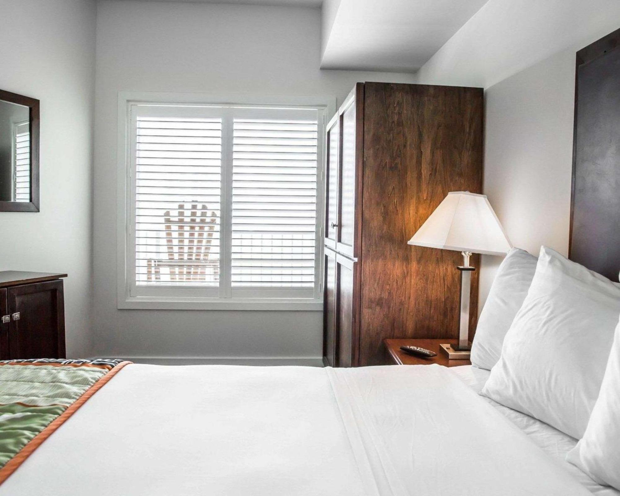 Island Inn & Suites, Ascend Hotel Collection Piney Point Eksteriør billede